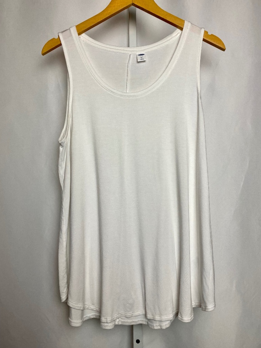 💙5/$15 Old Navy Womenʻs Luxe White Scoop Neck Flowy Tank Top Large